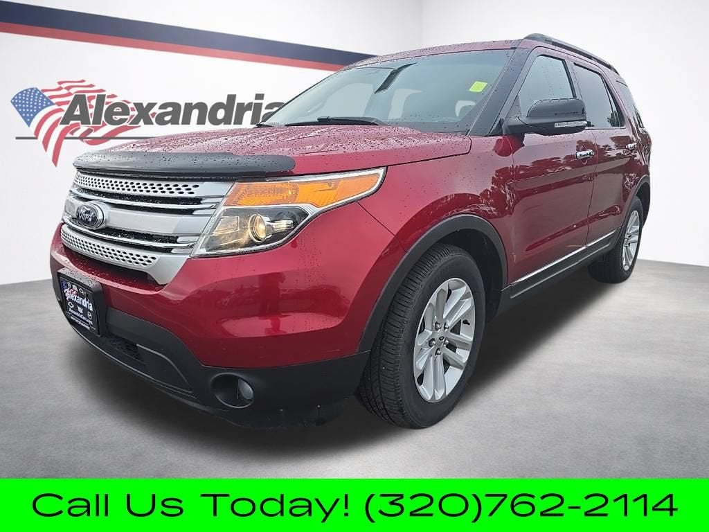 2013 Ford Explorer XLT in Red — front three-quarter view