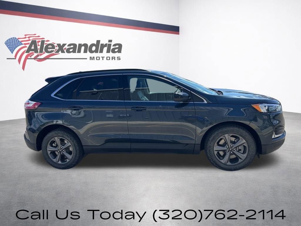 2022 Ford Edge — detail view